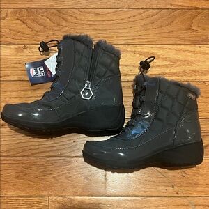 Khombu Girl's Gray Quilted Winter Boots